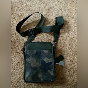 Coach- Sullivan Crossbody bag in Signature Camo Print